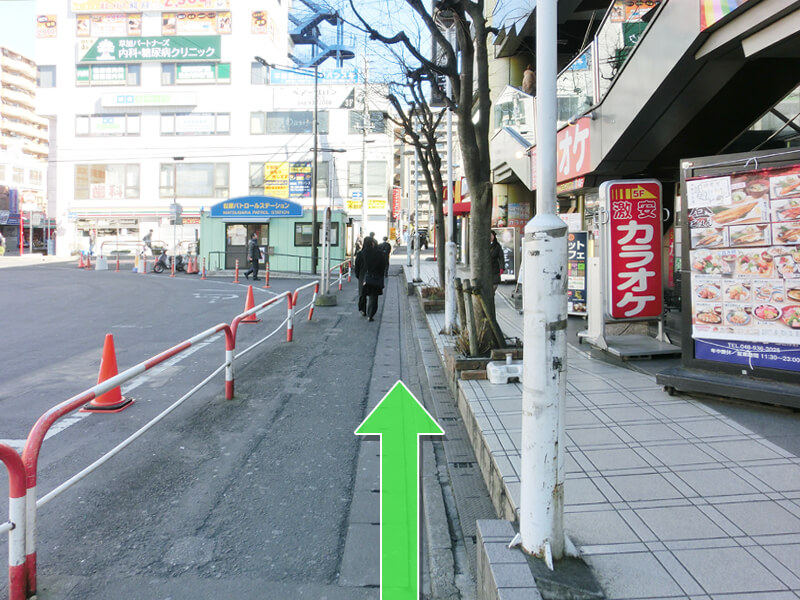 ⑤道なりに直進します。