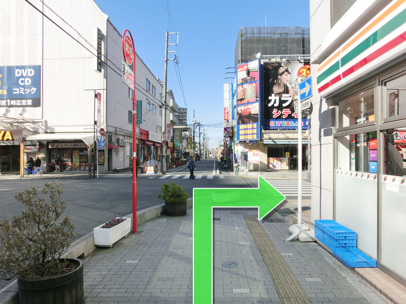 ⑦右に曲がります。
