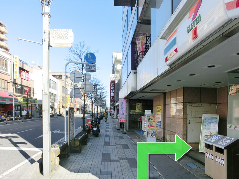 ⑧矢印のところが入口です。